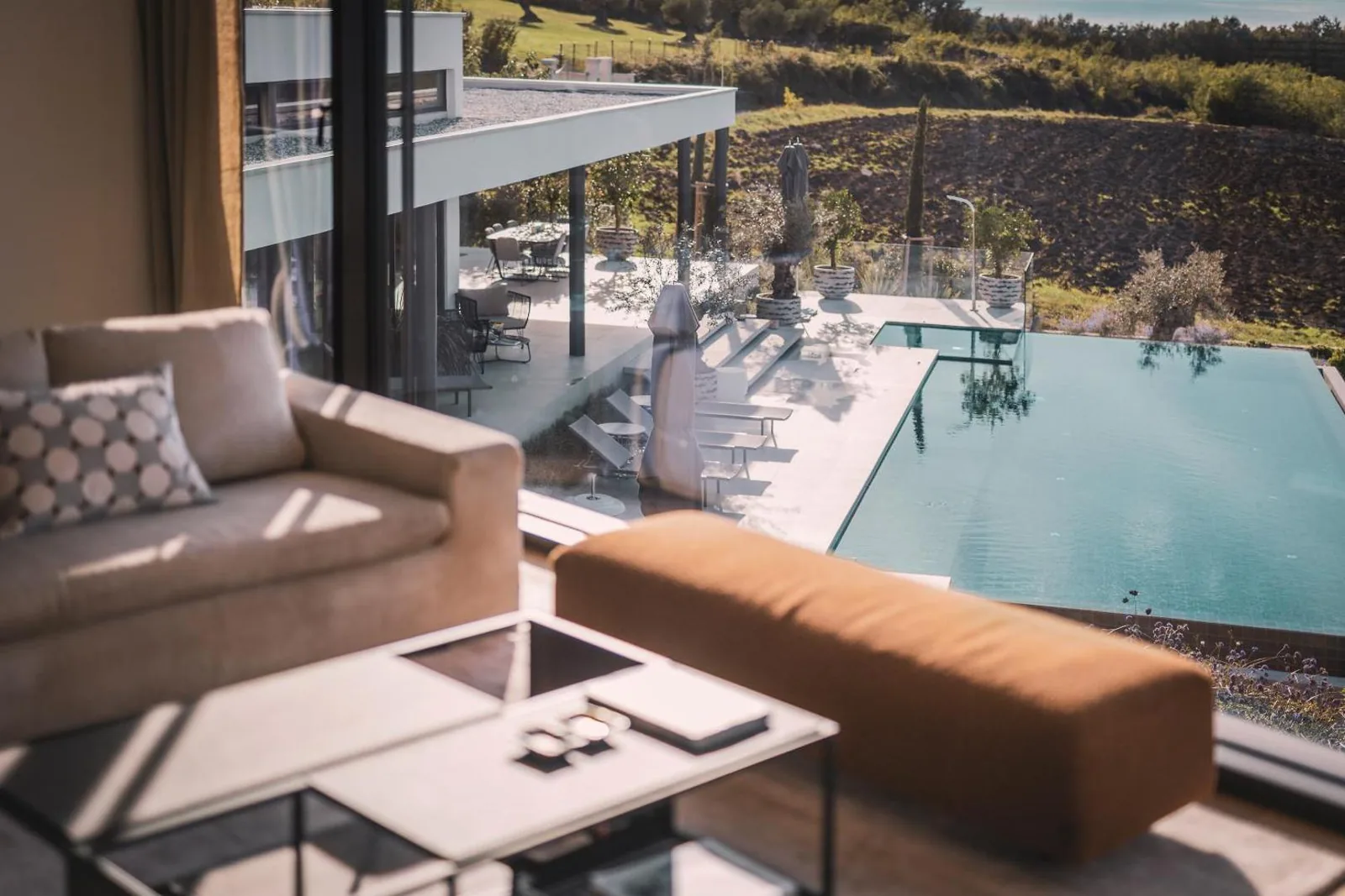 Villa Alma Infinity Pool — innen